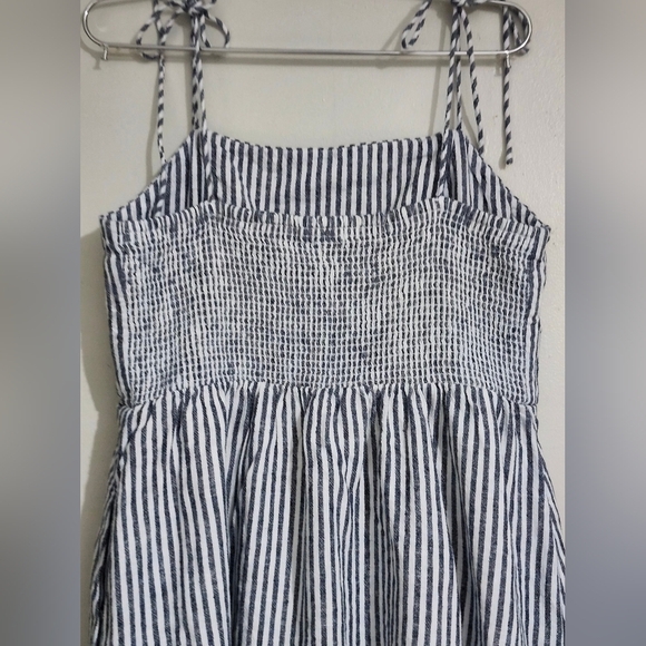 Old Navy Gray and White Spaghetti Strap Sundress - Picture 4 of 6